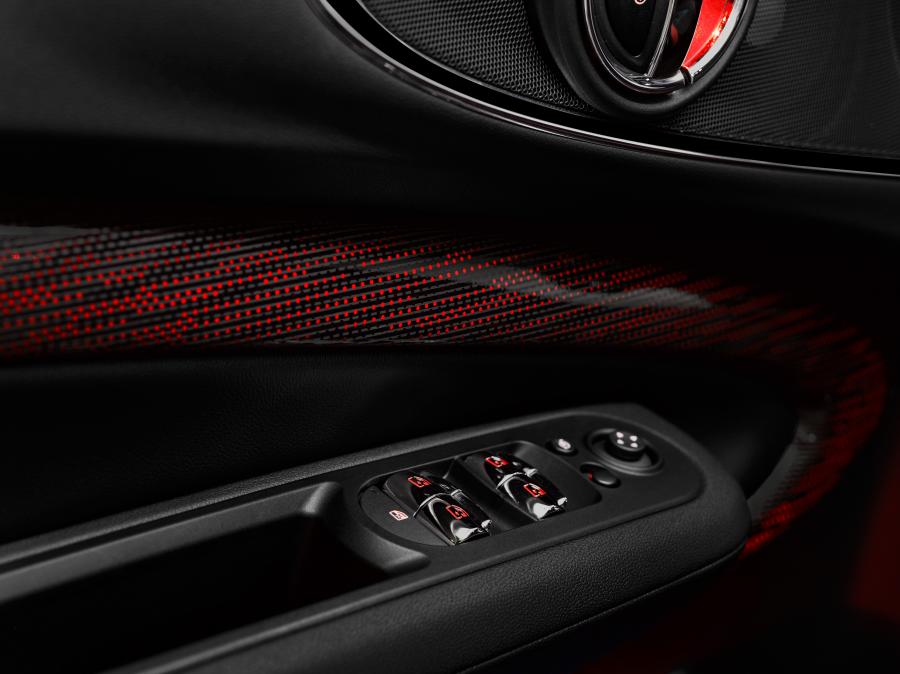 Детали интерьера Mini John Cooper Works Clubman 2016 года  (WW) (фото 40 из 102)